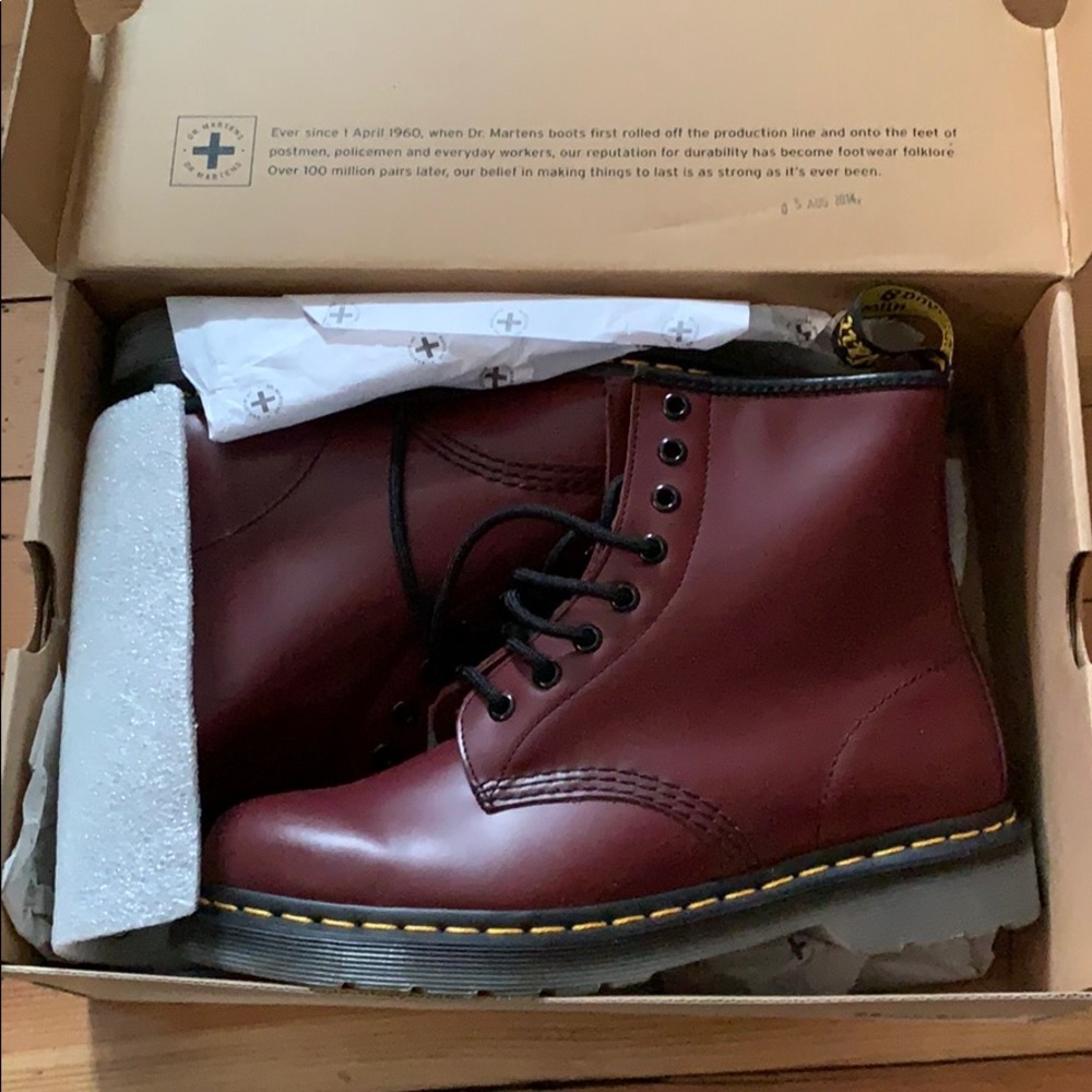 Brand new Red leather Dr Martens boots W Size 8 US